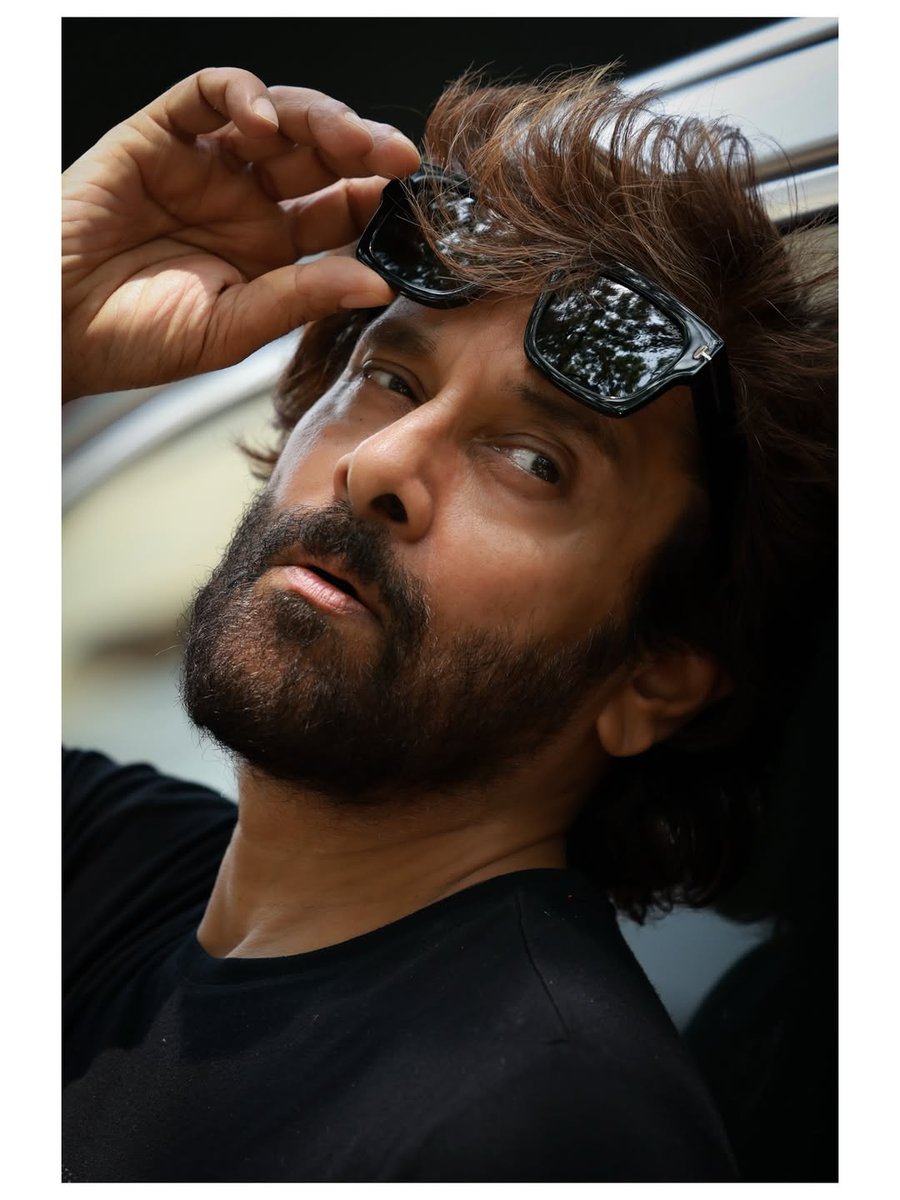 ChiyaanDavid's tweet photo. @chiyaan's latest look #Chiyaan63 

#ChiyaanVikram | #Chiyaan64 😃😉 https://t.co/oEnjinHnBF
