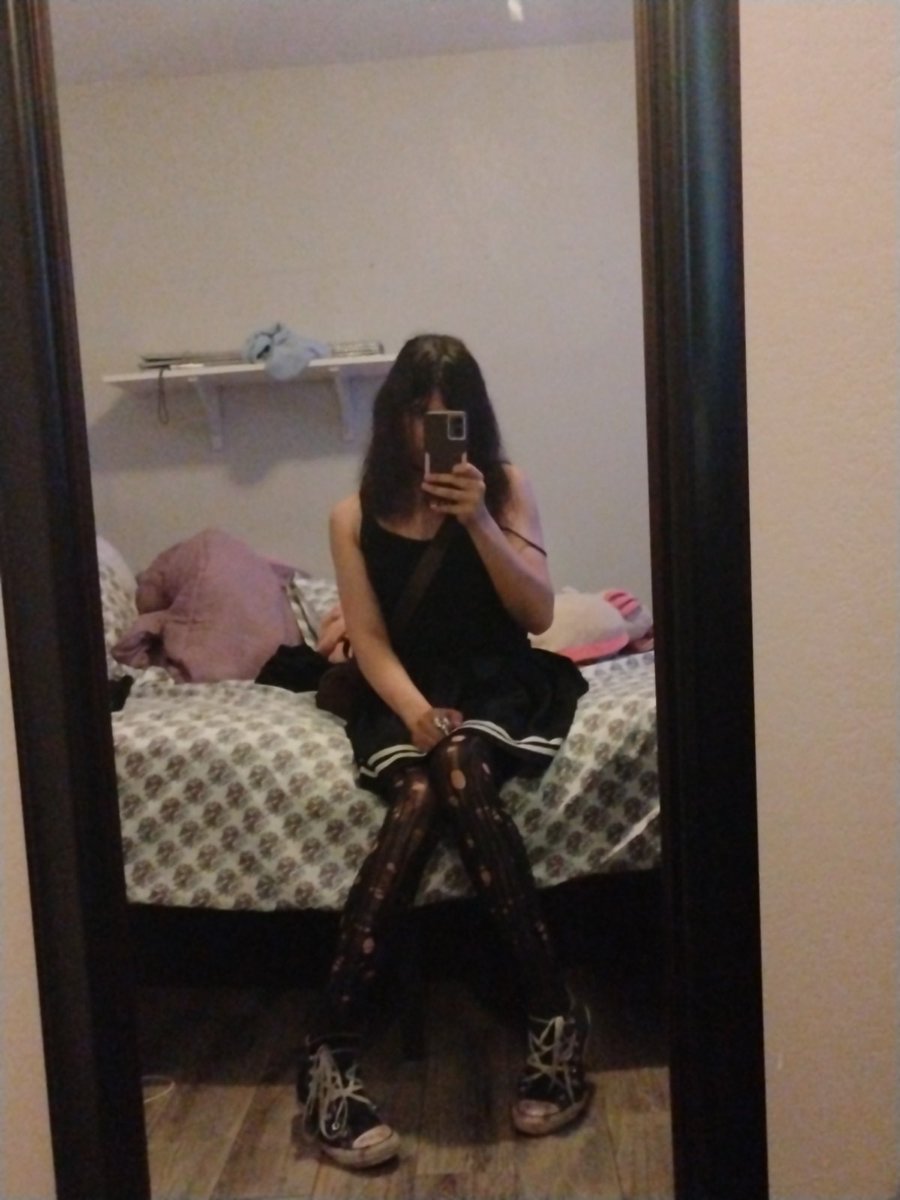 amnestasia's tweet photo. also tore a new pair of tights since they had like, one hole- :3 https://t.co/VkasjX4XlT