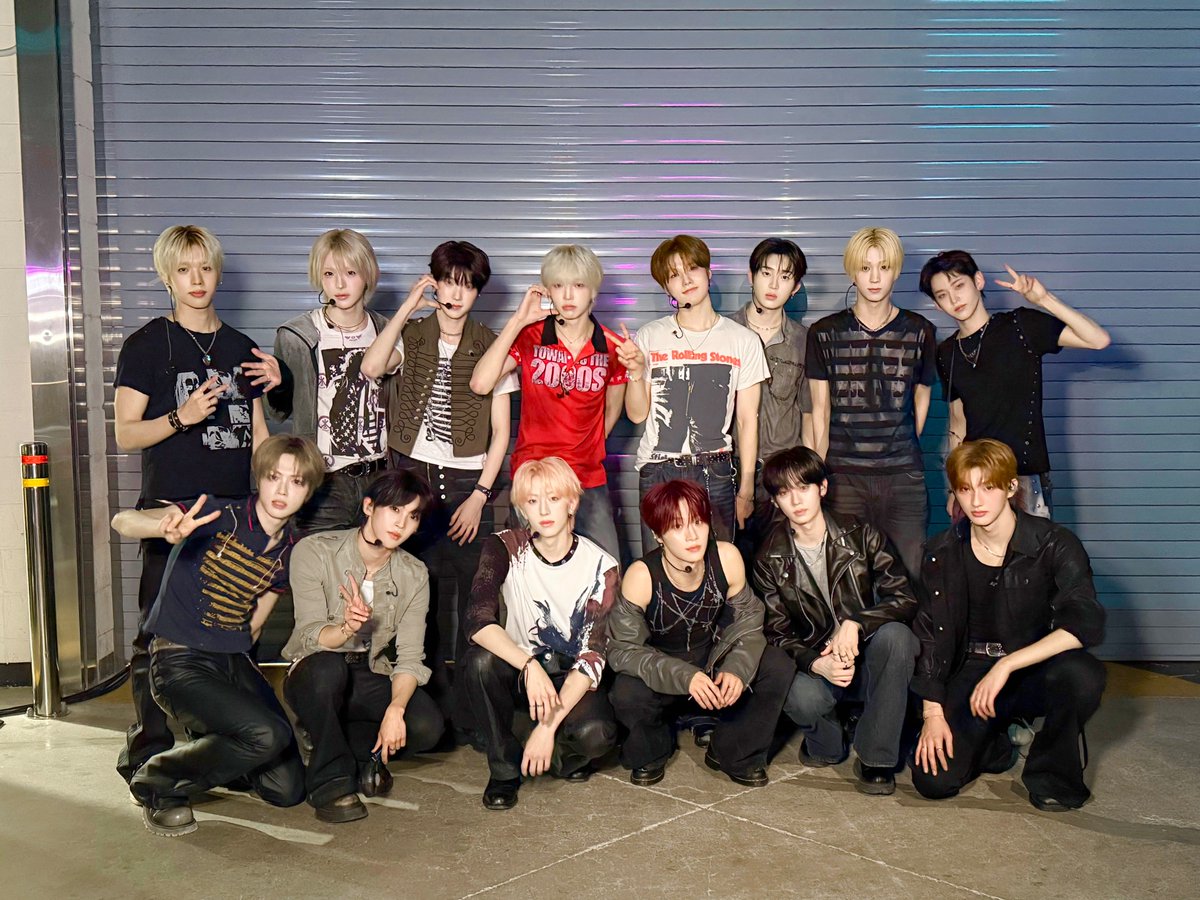 idntt_cosmo's tweet photo. 📸 260620 #제35회서울가요대상

🤍SMA 글로벌 루키상🤍 
끝없이 펼쳐질 수많은 무대 중에 가장 영광스러운 페이지를 완성한 오늘✨🏆

#idntt #아이덴티티 https://t.co/TKGy1AA5au