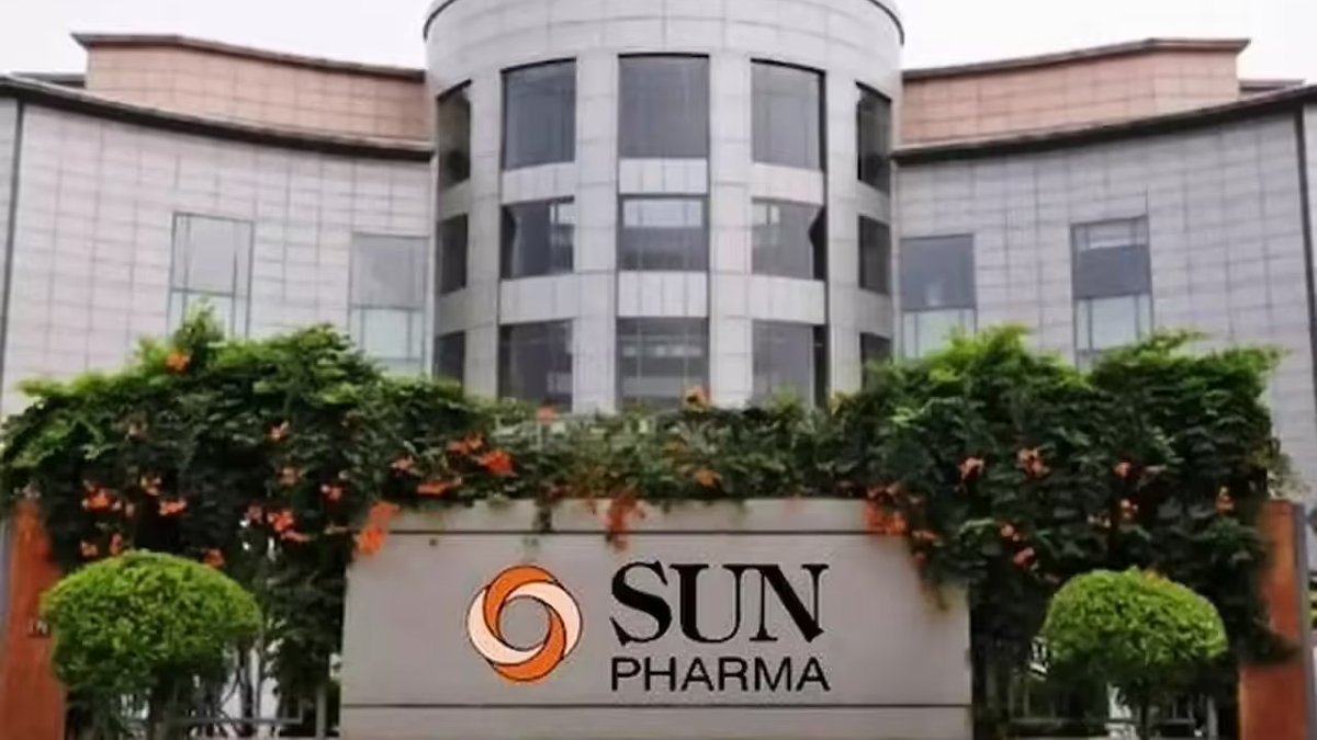 ETNOWlive's tweet photo. #StockInNews | Sun Pharma strengthens its portfolio with the acquisition of Innovcare Lifesciences, entering into an agreement to acquire a 100% stake in the company for approximately ₹271.2 crore

#SunPharma #Healthcare #Pharma #Acquisition #StocksInNews #IndianMarkets https://t.co/eHpAxBWcjh
