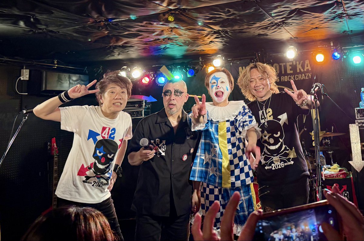 RockadelicAz's tweet photo. そして、疲れを引きずりながら
今日はニューロティカのライブへ🤡
村田語さんという素敵なアイドルの
方を前座に迎え、
42周年ツアー50 60よろこんでw
を堪能してきました🙌
仙台年2でお願いします🙇‍♀️
ベガルタ仙台サポーター様から
お花も💐 https://t.co/gYlgjOtcqR