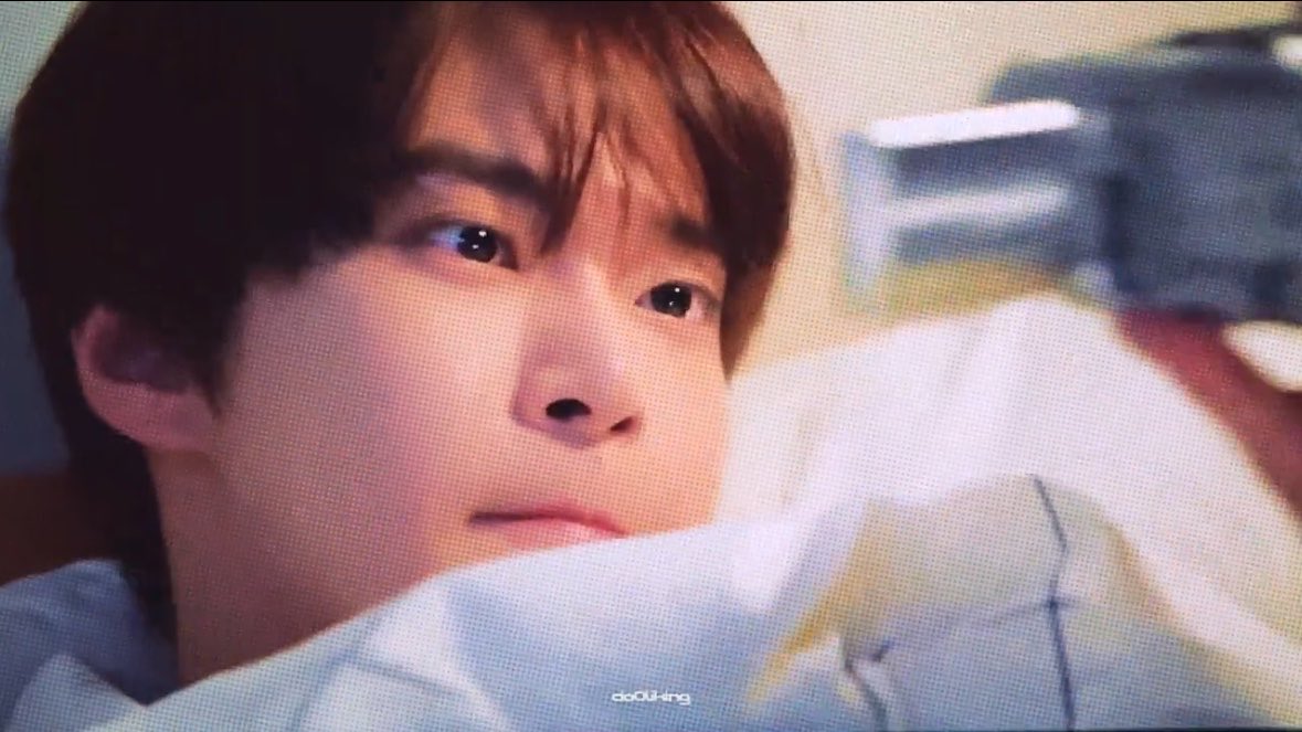 ddillongi's tweet photo. 입술    앙    다문거   진짜 머 어떠카라고 ㅁㅊ https://t.co/nhGJC47LT8