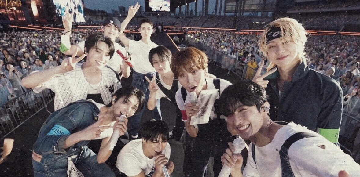 caratstalk's tweet photo. [17s] SAYANG BANGET SAMA SEVENTEEN 😭😭😭🩷🩵 https://t.co/5ffrpIN7hZ