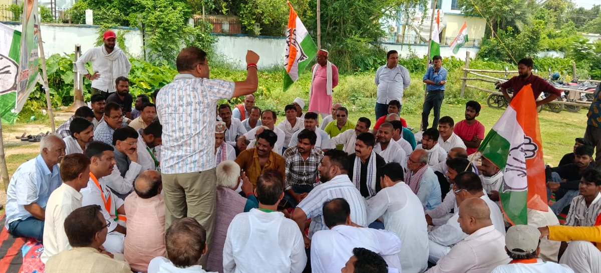 NiraleDon's tweet photo. NEET पेपर लीक, बेरोजगारी और महंगाई के खिलाफ लहेरियासराय के पोलो मैदान में कांग्रेस द्वारा आयोजित धरना-प्रदर्शन में शामिल होकर युवाओं और आम जनता की आवाज़ बुलंद की।
छात्रों, युवाओं, किसानों और मजदूरों के अधिकारों की लड़ाई जारी रहेगी
@ShayarImran @RahulGandhi @NazarFaridiIND https://t.co/rBLZ1xciSd