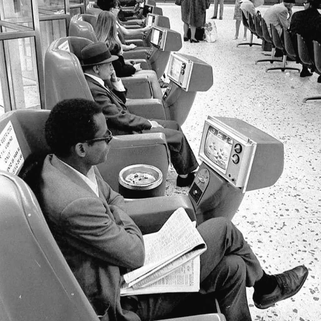 theartistic01's tweet photo. People watching coin-operated televisions while waiting in the Los Angeles Greyhound Bus terminal in 1969. https://t.co/4smUjr41Gb