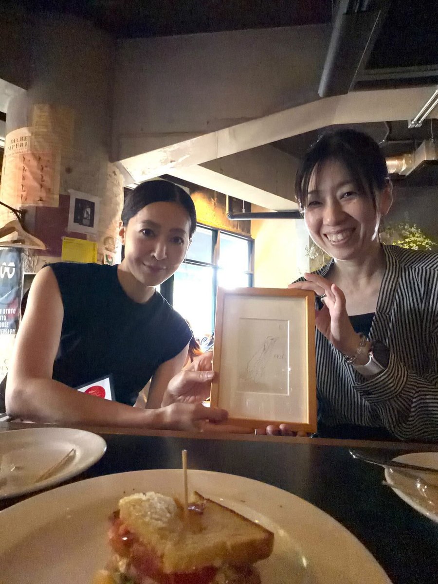 tahamari's tweet photo. まさか
ここで会えるとわー！
星のご縁はすごかった😆
いろいろ話せて、聞かせてもらって嬉しかった
私、緊張の顔w
番長、また来てね✨
@mayumiconan8 https://t.co/gcwRO3Usdy