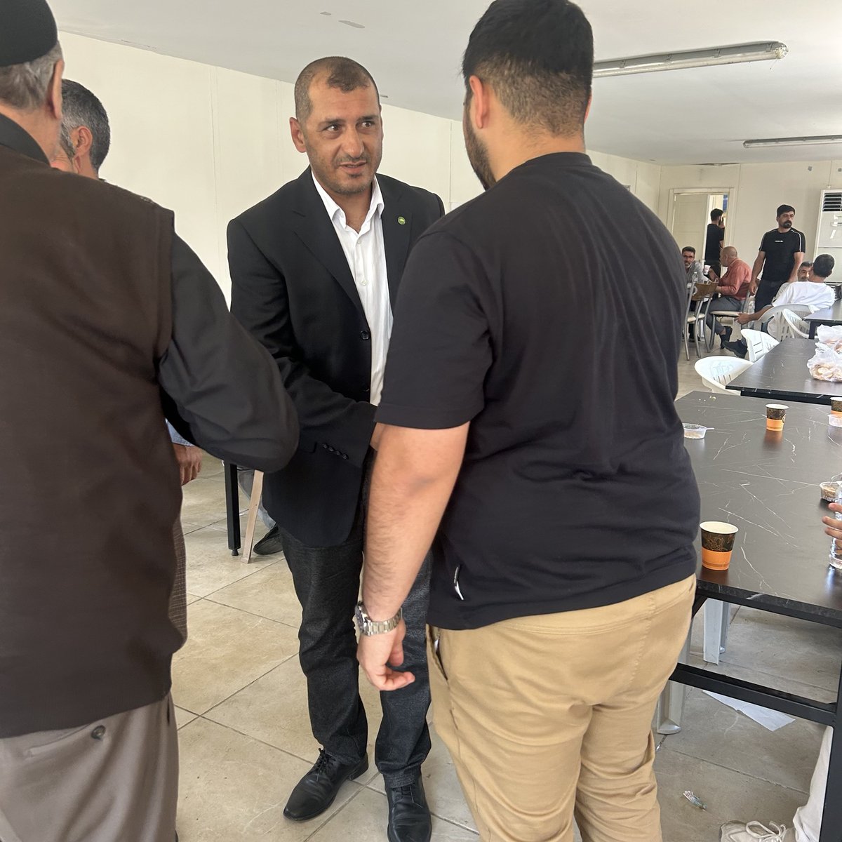 HUDAParAliaga's tweet photo. İlçe Başkanımız İslam Aslan ve beraberindeki heyet, hayatını kaybeden Kemal Kaya’nın taziyesine katılarak ailesine başsağlığı dileklerinde bulundu.
Merhuma Allah’tan rahmet, kederli ailesi ve yakınlarına sabır ve başsağlığı diliyoruz. https://t.co/rJjhOOPwmA