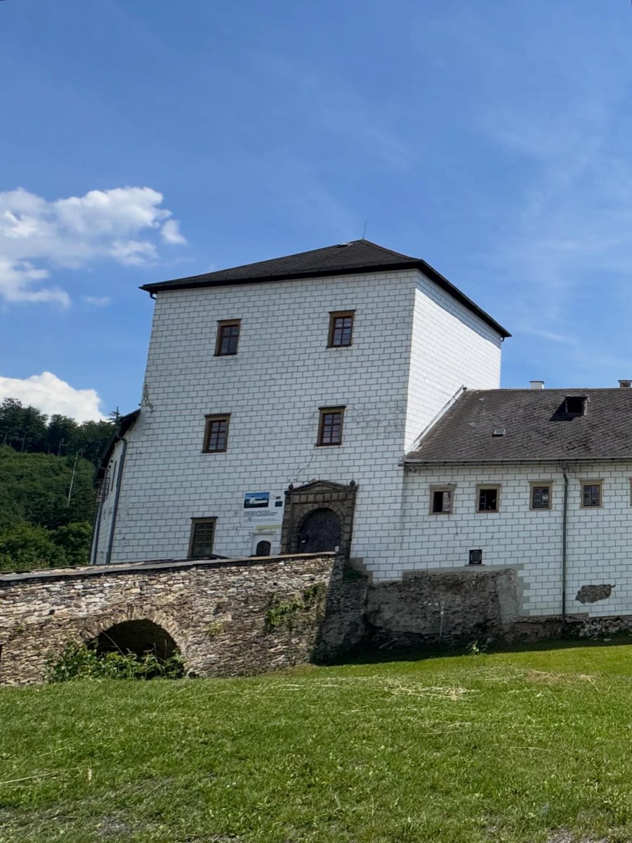 an_1973's tweet photo. 100km auf dem Rennrad, 2.130hm ! Jesenik-> Dlouhé Stráně-> Branná-> Jeseník. Die Bahn in Kouty “nur” zur Kenntnis genommen, dafür ein gutes “Dolmen” im Biergarten Kolstejn getrunken und einen Blick auf “Das Schloss” geworfen. Danke für den Tipp an Jaromir99 und @jaroslavrudis ! https://t.co/8CJQoPLjBV