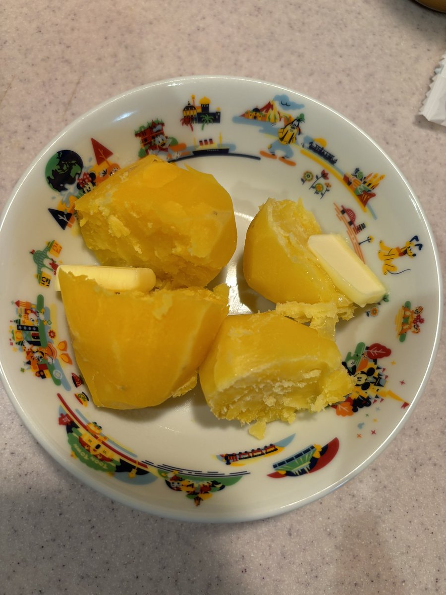 megwkya's tweet photo. インカの目覚め好きで北海道から取り寄せして食べてた話したらばあちゃんがつくってくれることになって、できて早速送ってくれたインカの目覚め美味しすぎる❤️‍🔥 https://t.co/6EwSd6KIxx