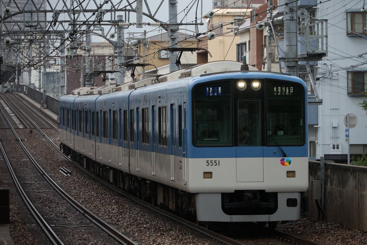 ergaking's tweet photo. 青胴車はいなくなってしまったけど、このへんを見ると「あの頃の阪神電車」なので良い https://t.co/hbTajrp2sl