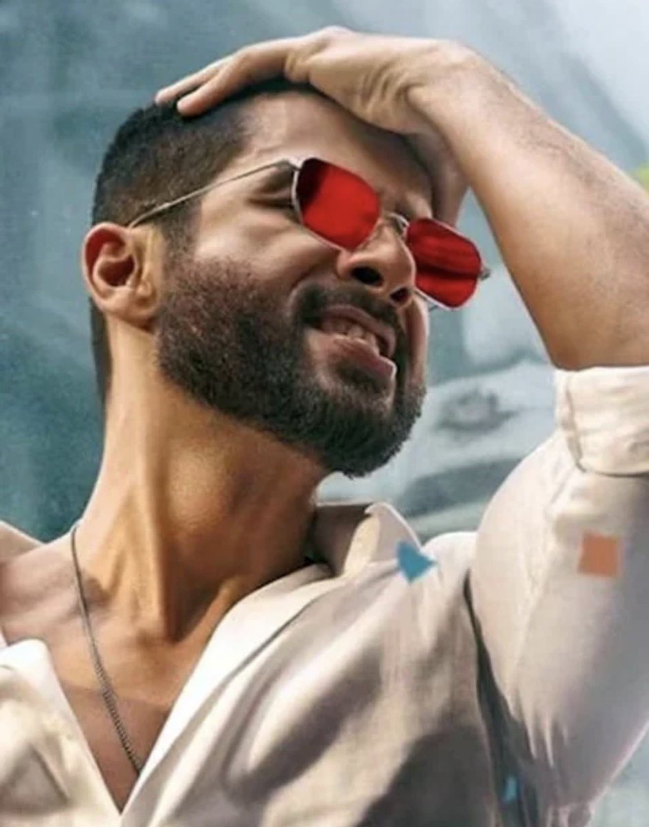 Its_CineHub's tweet photo. #ShahidKapoor - How many chances are too many? 🤔

⭐️ After Kabir Singh, you took a long gap and delivered a FLOP FILM with #Jersey! 

⭐️ Then came #TeriBaatonMeinAisaUljha Jiya, another below Average film! 

⭐️ You did #Deva last year, which went on to become a FLOP again. 

⭐️ O Romeo this year was also didn’t work. 

Now, in #Cocktail2, Kriti Sanon is OVERSHADOWING EVERYONE, and even after seeing the ORGANIC OPENING, the film is far from getting a HIT VERDICT !! 

So the questions is who are those producers paying him huge money when he can’t even deliver a decent opening?🤔