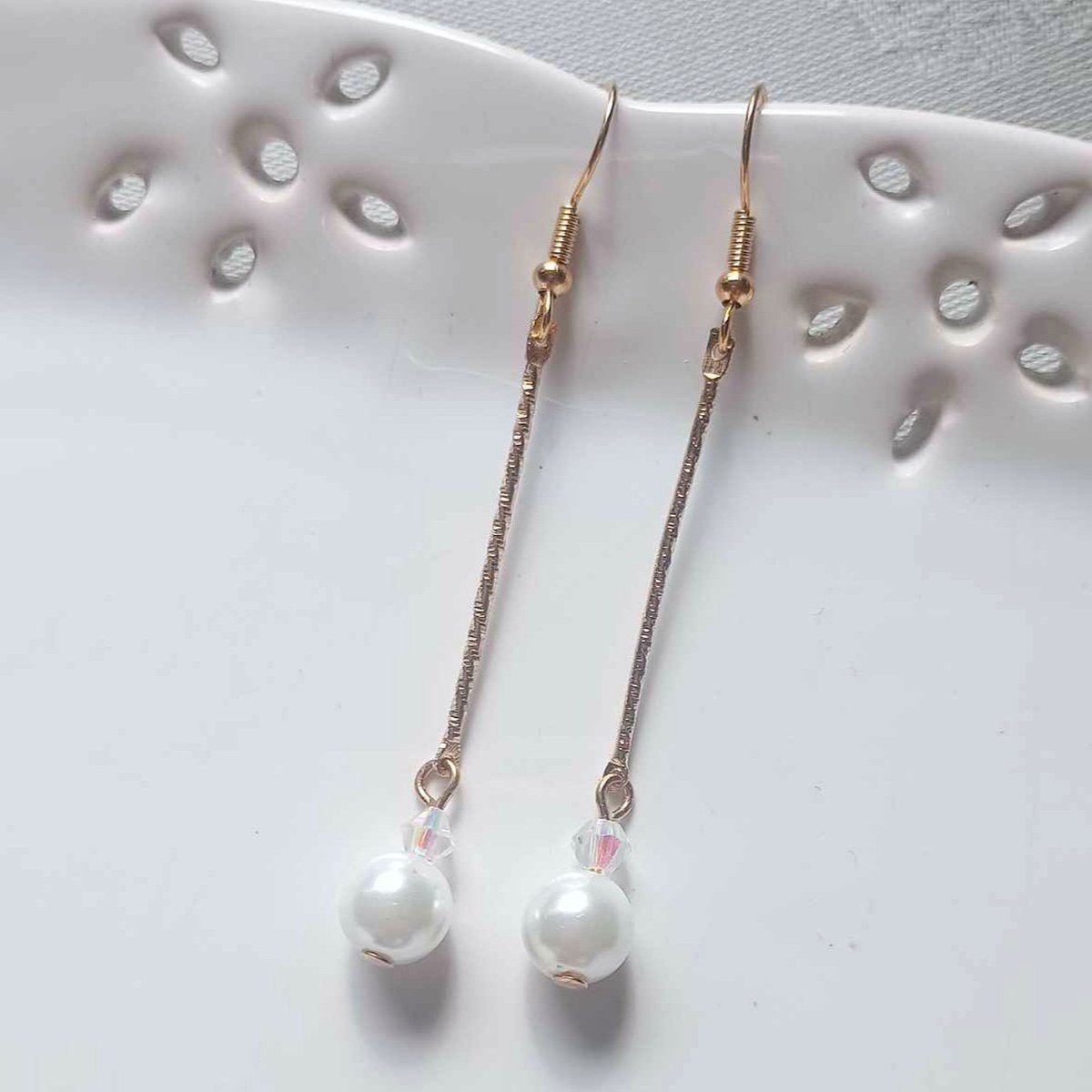 LovesVintage43's tweet photo. MIX'N'MATCH BUY ANY 2 ITEMS, SAVE 10% π§‘
Delicate Soft Gold White Pearl & AB Crystal Drop Earrings, Contemporary Art Deco 1920s Gatsby Inspirationπ§‘
#etsygifts #CraftBizParty #UKMakers #shopindie #shopsmall #HandmadeHour #vintagestyle #giftsforher #bridal https://t.co/PYu4csEvpo https://t.co/BZHVuoQ5wX