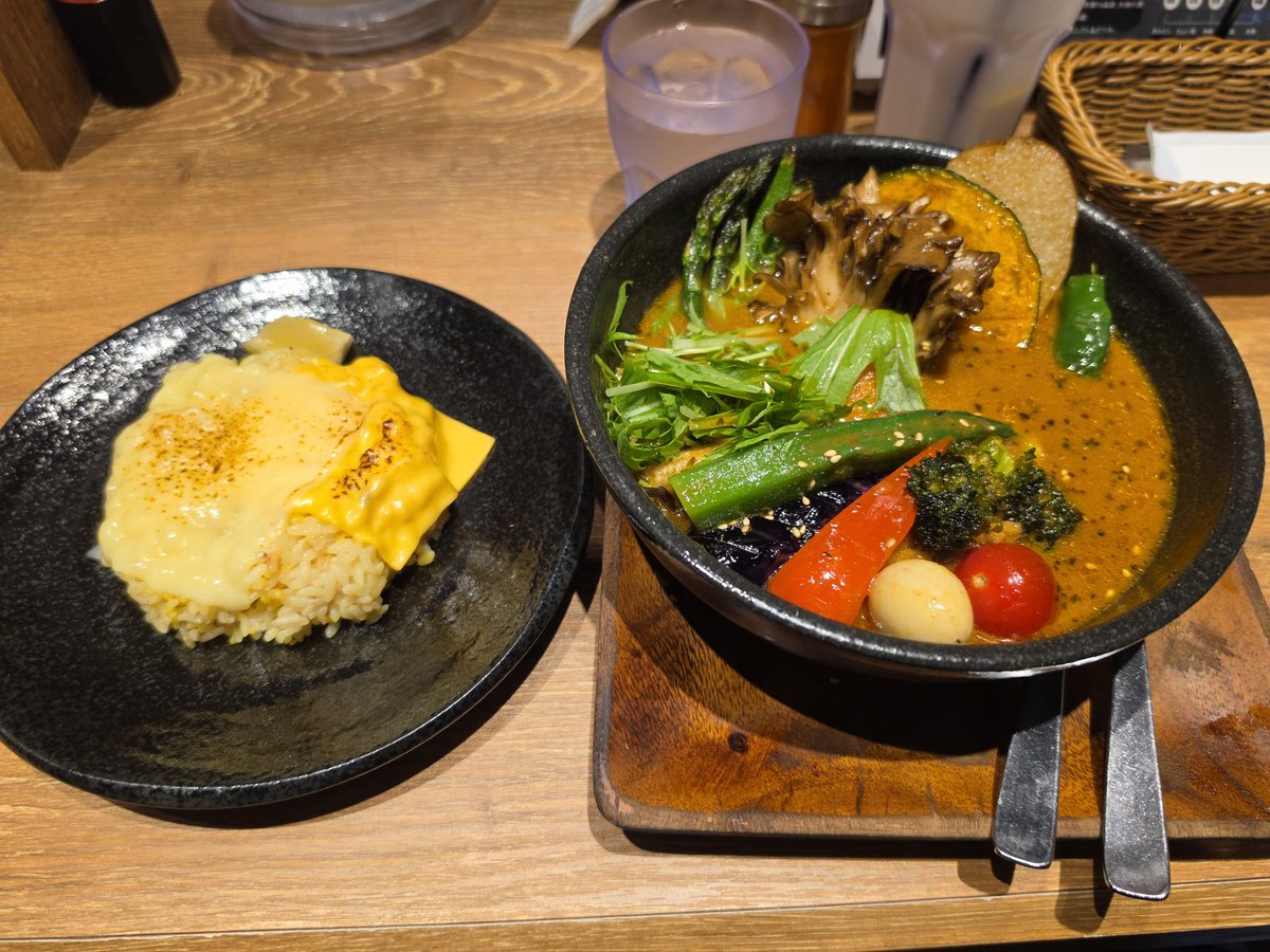 Snattyan's tweet photo. 今日の推し活
新千歳空港のGARAKUで野菜17品目大地の恵
素材の暴力。野菜の味が違う https://t.co/wTwiHHldEr