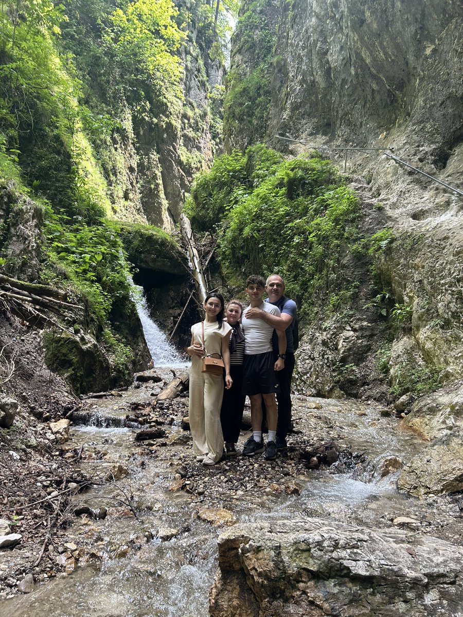 AlexCaluga68556's tweet photo. Spend time with your family. They’re the only people you can fully trust without doubt.

Your “friends” want you to do good. But never better than them. Mark that.

Know the difference. https://t.co/l7WEVqG6Sb