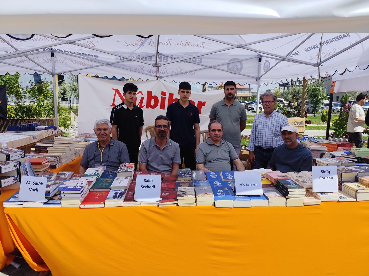 SilemanCevik's tweet photo. Em îro û sibe jî li Wanê ne.
Bi pirtûk û nivîskarên xwe li benda we ne. Nivîskarên me:
Müslih Sezer, Sidîq Gorîcan, M. Sadık Varlı û Salih Serhedî pirtûkên xwe îmze dikin...
@nubihar https://t.co/hJVRtFZ6Dr