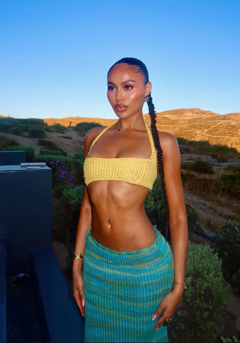 archivesella's tweet photo. euro summer 💛 https://t.co/Uw8o1gcoDr