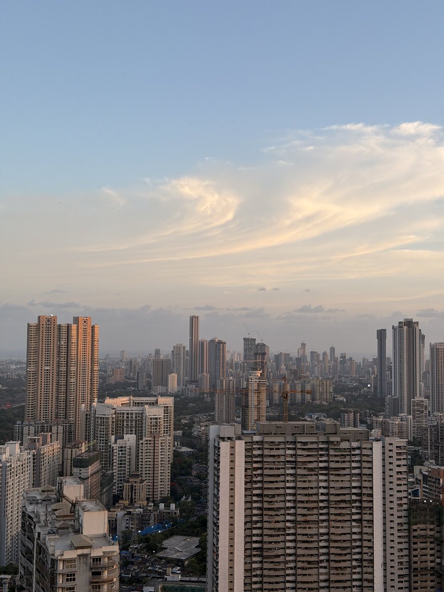 iamicarux's tweet photo. Mumbai on a day such as this is a dream come true. #Mumbai https://t.co/TvzfOTPHox