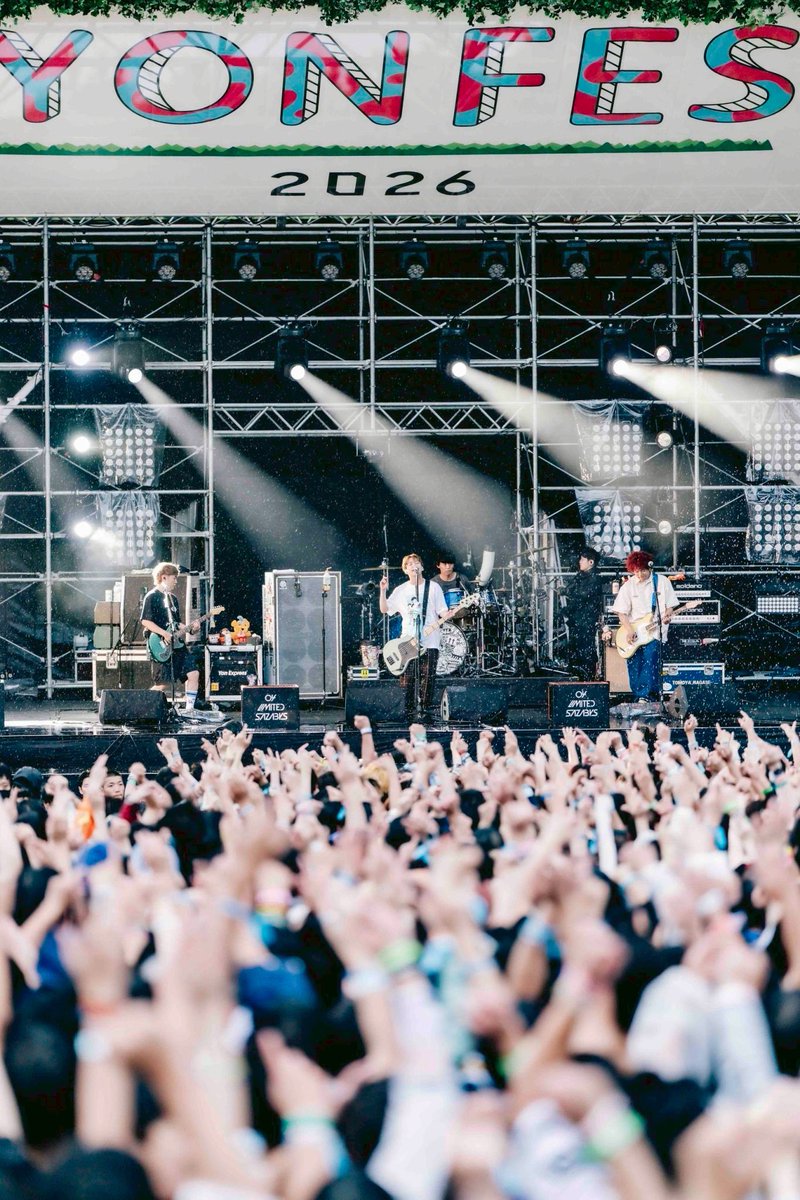 04GENLS's tweet photo. YON FES 2026 DAY 1が完。皆さんのおかげで素晴らしい1日になりました。雨にも負けずフルテンでやりきる客さん達と、雨をも味方につけるバンドマン達。誇らしかったです。10周年のYON FES。みんな10年前とは人生のフェーズが変わったと思うけど、YON FESと歳をとってくれてありがとう。 https://t.co/RUSgvQK5co