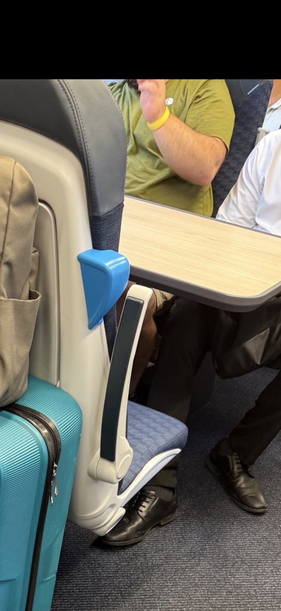 allcoasternow's tweet photo. @biltontowers Could be time for some new glasses mate. There's a free seat just here https://t.co/Bz5pr5DmzL