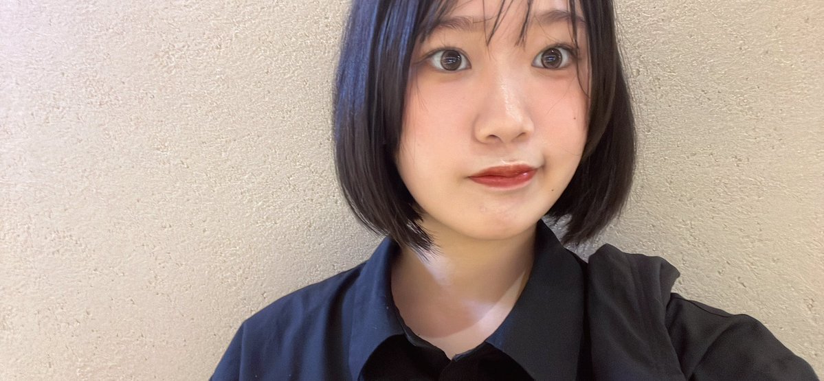 a_moa0526's tweet photo. よくわからない顔してた
今日は出先でメイクしたので
濃い…え？？？ https://t.co/hVwrTZCAUa