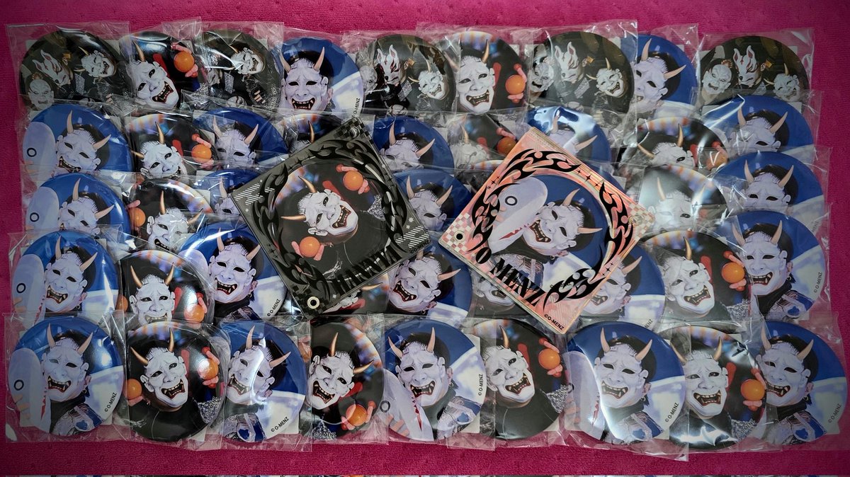 lugh_0519's tweet photo. GiGO EXPO楽しかった、ライブめちゃくちゃかっこよかったぁ😖🩷

パペット可愛い、連れ歩きたい🤭

缶バッジが大量…並べ切れないのまだある😳

ガチャやりすぎないようにするつもりが、般若さんがかっこよすぎて何一つ我慢できない😋💕

般若さんまみれ幸せだから良いや🥰

#OMENZ #O_MENZ #般若 さん https://t.co/oRArUdg6ep