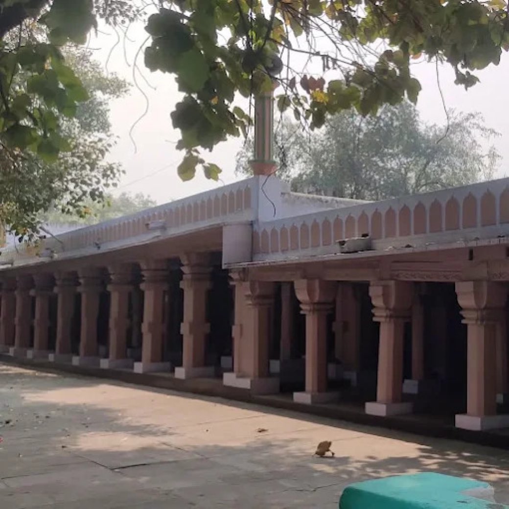 ashoswai's tweet photo. Modi is demolishing this 1000 year old mosque in Varanasi India! The world was in uproar when Taliban had destroyed a Buddha statue, the same world doesn’t notice while Modi is destroying one historical monument after another for the last 12 years. https://t.co/pIexIxP7qu