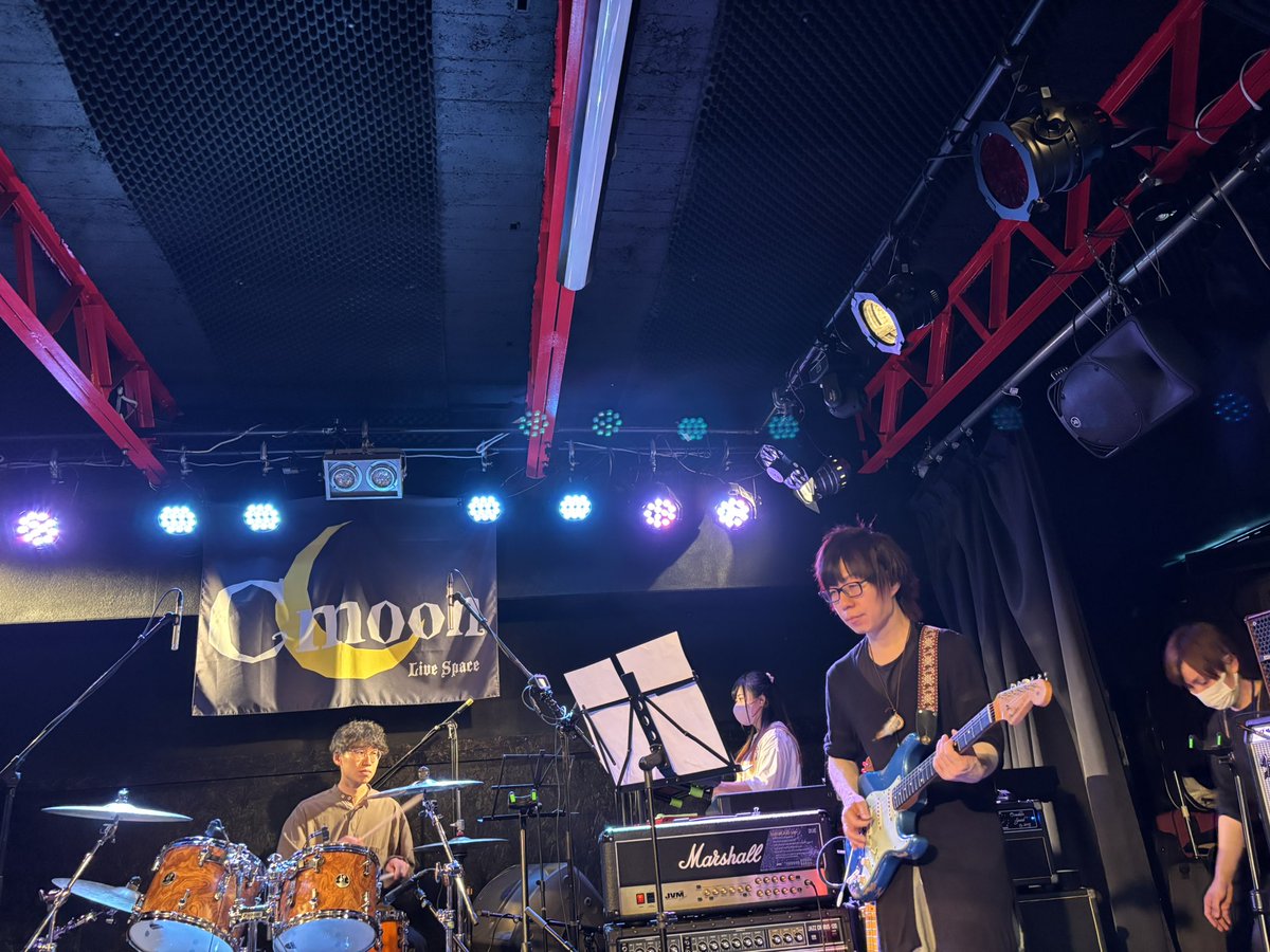 drshin413's tweet photo. 本日は発表会。明日も発表会。本日もとても感動的だった。明日も感動するのだろうな。生徒の演奏は勿論だが先生達の演奏はやはり凄い。勉強になる事ばかりだ。今日は特に新しい仲間であるロイ先生の演奏を観れたのはとても嬉しかった。これから一緒に頑張っていきたい。明日の発表会も皆さん是非🙇‍♂️ https://t.co/lhUOHGtWWK