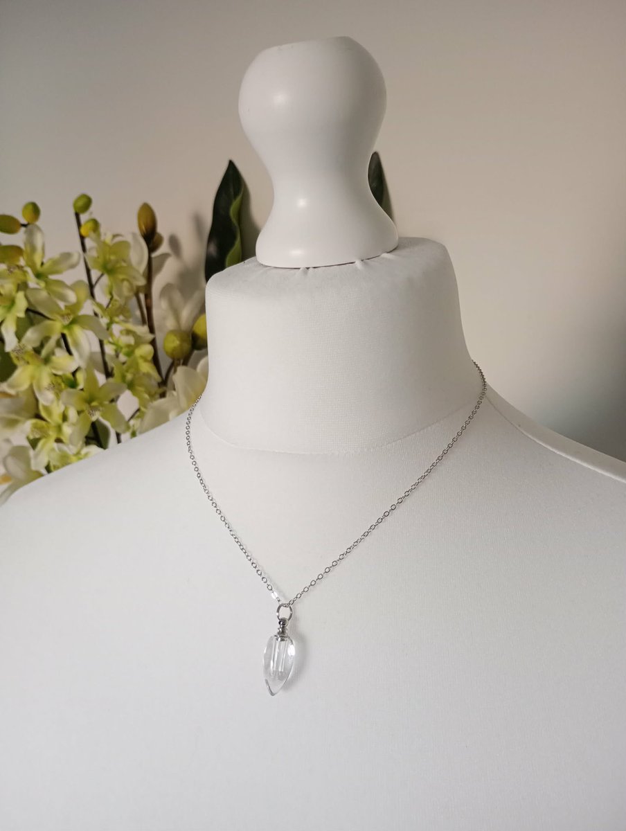 LovesVintage43's tweet photo. MIX'N'MATCH BUY ANY 2 ITEMS, SAVE 10% π§‘
Miniature Perfume Bottle Necklace: Teardrop Shaped Crystal Clear Potion Vial, 18" Antique Silver Chain π§‘
#etsygifts #CraftBizParty #UKMakers #shopindie #shopsmall #HandmadeHour #perfumelover #giftsforher https://t.co/xYYGdmZZNy https://t.co/m1e2GISFav