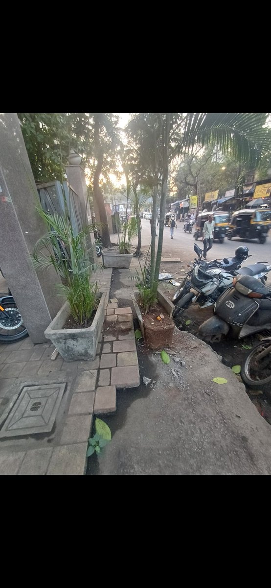 Shayarzind's tweet photo. @mybmc  @mybmcWardS  @mybmcInfra  this accident happened today...
Tommorrow again it can happen here... kindly prepare a footpath 
Pls we have been sayinh this from last 6 months 
In this monsoon it is risky any of the trees could fall pls look into it. https://t.co/JylZSld1XZ