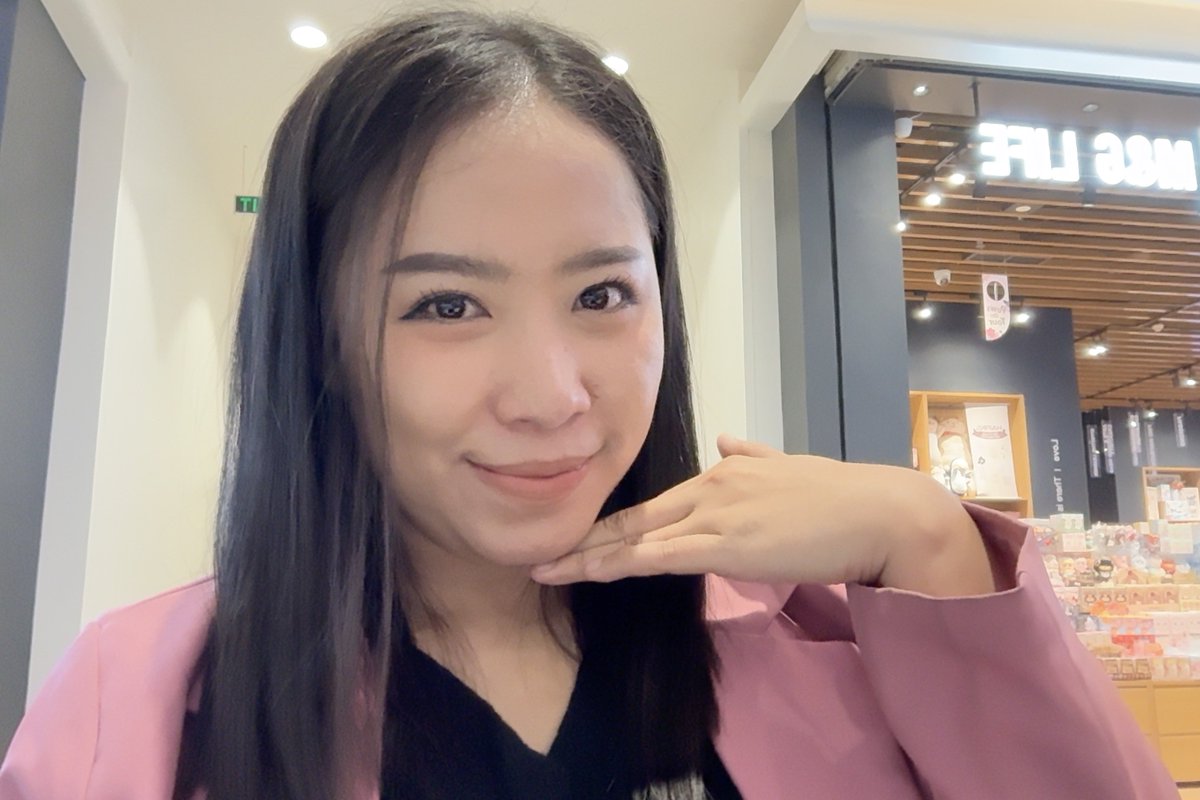 mutiakumiko's tweet photo. nyoba kamera macbook air m5 2026 https://t.co/25ChzBLqeO