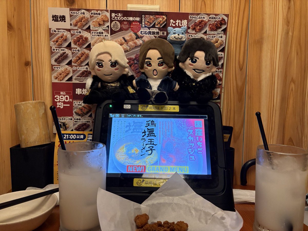 Sea___0218's tweet photo. 今日やっとおそ松さんみにいけた〜！F6みれてよかった😚追いでこぼも出来たしずっと楽しみにしてたトリキも行けて大満足な1日でした✌🏻りんちゃん！あちちゃん！妹ちゃんありがと〜😚♡ https://t.co/dRwgQ2YCRp