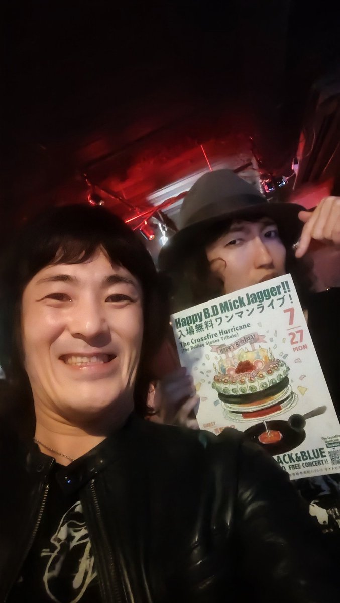katokingguitar's tweet photo. The Lady Sheltersワンマンへ！
アコースティック編成の歌が真ん中にあるロックンロールが心地よかった！

時空くん参加の入場無料ワンマンストーンズトリビュートのフライヤーも配りつつ美味い酒飲みつつなステキな夜！
明後日ストーンズセッション！
来月トリビュートライブ！
よろしく！ https://t.co/vEM7BrkF7J