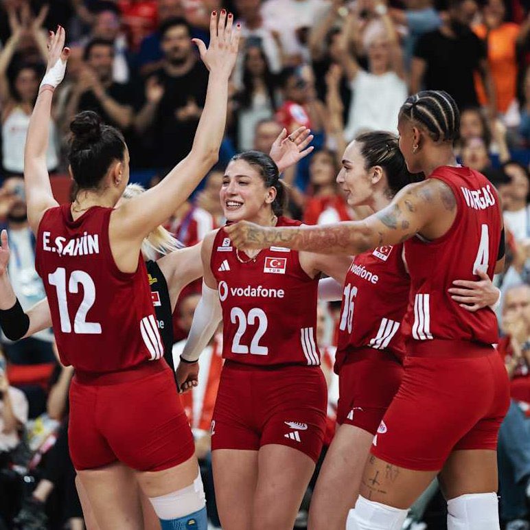 tvlegendstr's tweet photo. 🇹🇷 Biz Voleybol Ülkesiyiz!

🇩🇪ALMANYA  2 - 3 TÜRKİYE🇹🇷

Filenin Sultanları, 2-0 geriye düştüğü maçta Almanya’yı 3-2 mağlup etti. 🔥 https://t.co/NIrkkwQPqp