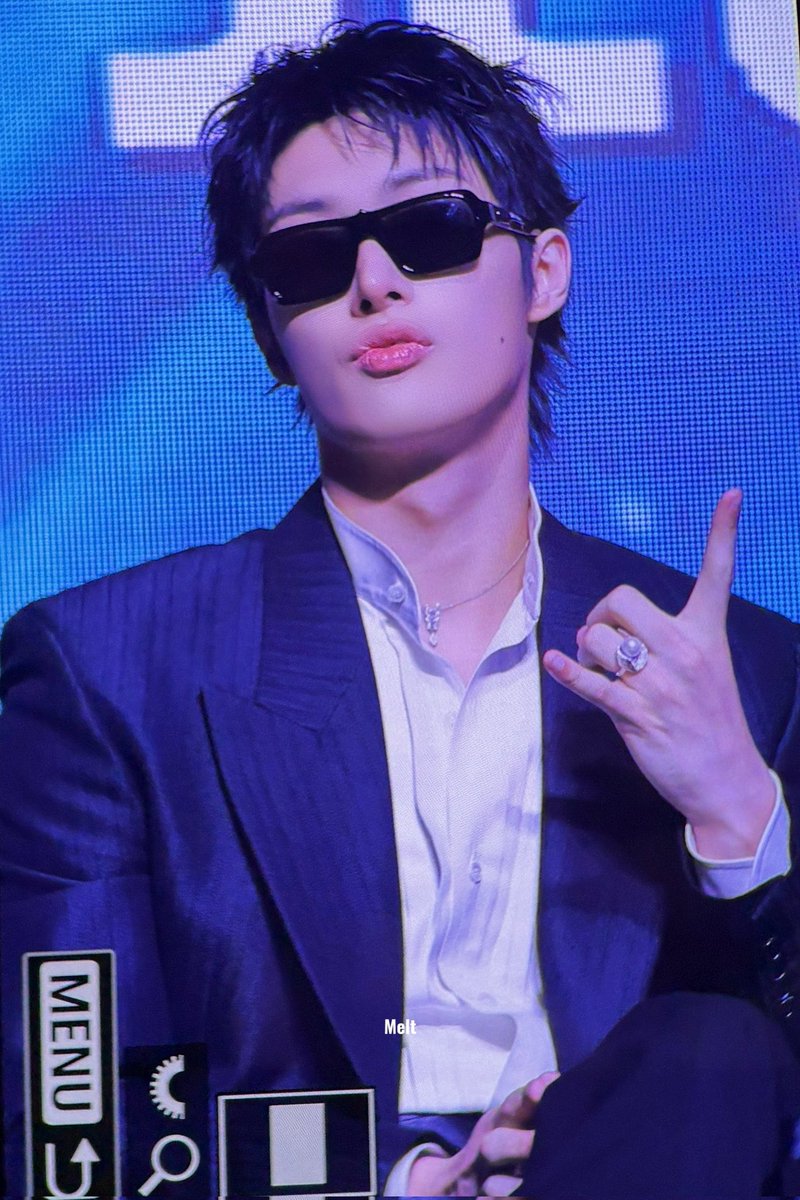 bbychickmngi's tweet photo. i need rockstar mg injected into my veins actually what the fuck hes so fucking hot https://t.co/Slm9QyYp8C