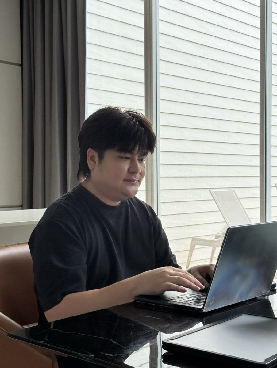 harufuffy's tweet photo. 💬:พี่ออฟพูดว่า…
"ดีใจมาก คุณจะได้เห็นธีร์เวฟเข้ามาในเรื่องนี้" 
พี่ออฟคะเชิญเข้าห้องดำค่ะ‼️

 #ท่านโปรดคลื่น #theewave https://t.co/RaXzYiDLxa