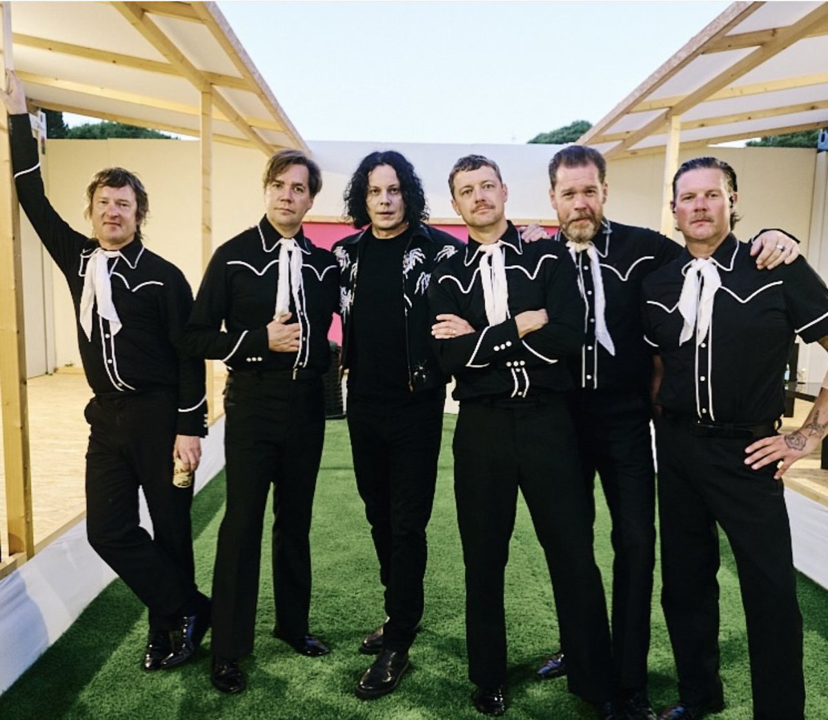 VIRGINRINGO's tweet photo. More vibes from @La_Prima_Estate last night! Some shot!! 📹🎥 Some rock, some bands, some #DjSet , some friends… 🖤 @VirginRadioIT @AndreaRock666 @TheHives https://t.co/uJM7EDu6IZ