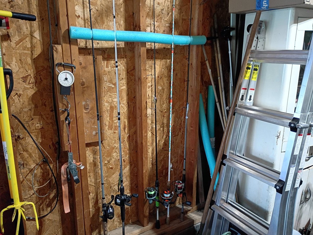 GuywithaGoProFS's tweet photo. I think I saw this fun noodle fishing rod hack on here somewhere. For when you're plum out of room in the tackle room. #fishing #rod #storage #hacks #space #savers https://t.co/HekVeZyiPu