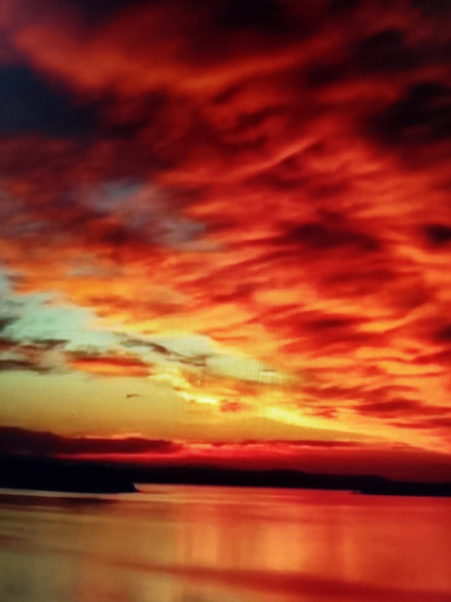 pablito551905's tweet photo. Ops quando vivi nell' isola più bella del mondo beccatevi questi colori buona serata a tutti voi 🙋 https://t.co/zdkoeAbLZa