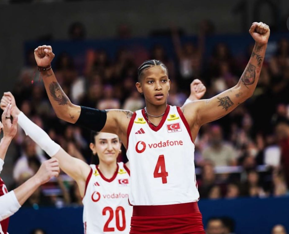 cengizalperenn's tweet photo. Bugün bi açıp voleybol maçını izleyeyim dedim olm bu ikisi canavar gibi bir şey ne lan bunlar böyle https://t.co/efMbyAxPgm