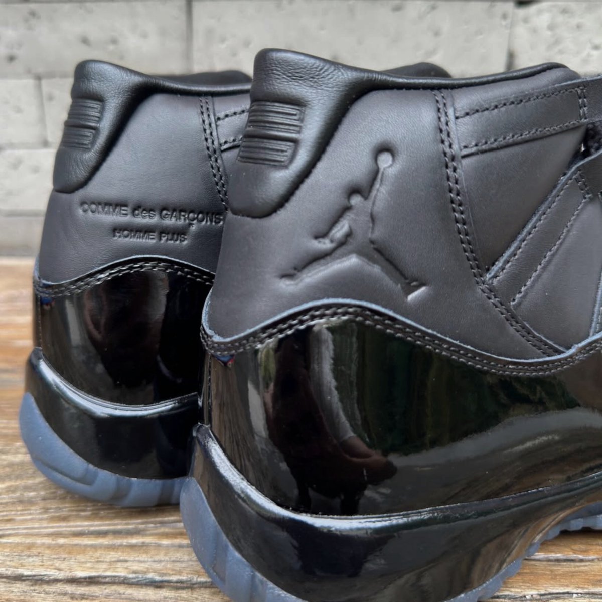 zSneakerHeadz's tweet photo. DETAILED LOOK: 2026 Comme des Garcons x Air Jordan 11 SP “Black” 🎱
Currently set to drop in September. https://t.co/aF3mZR6D6Q