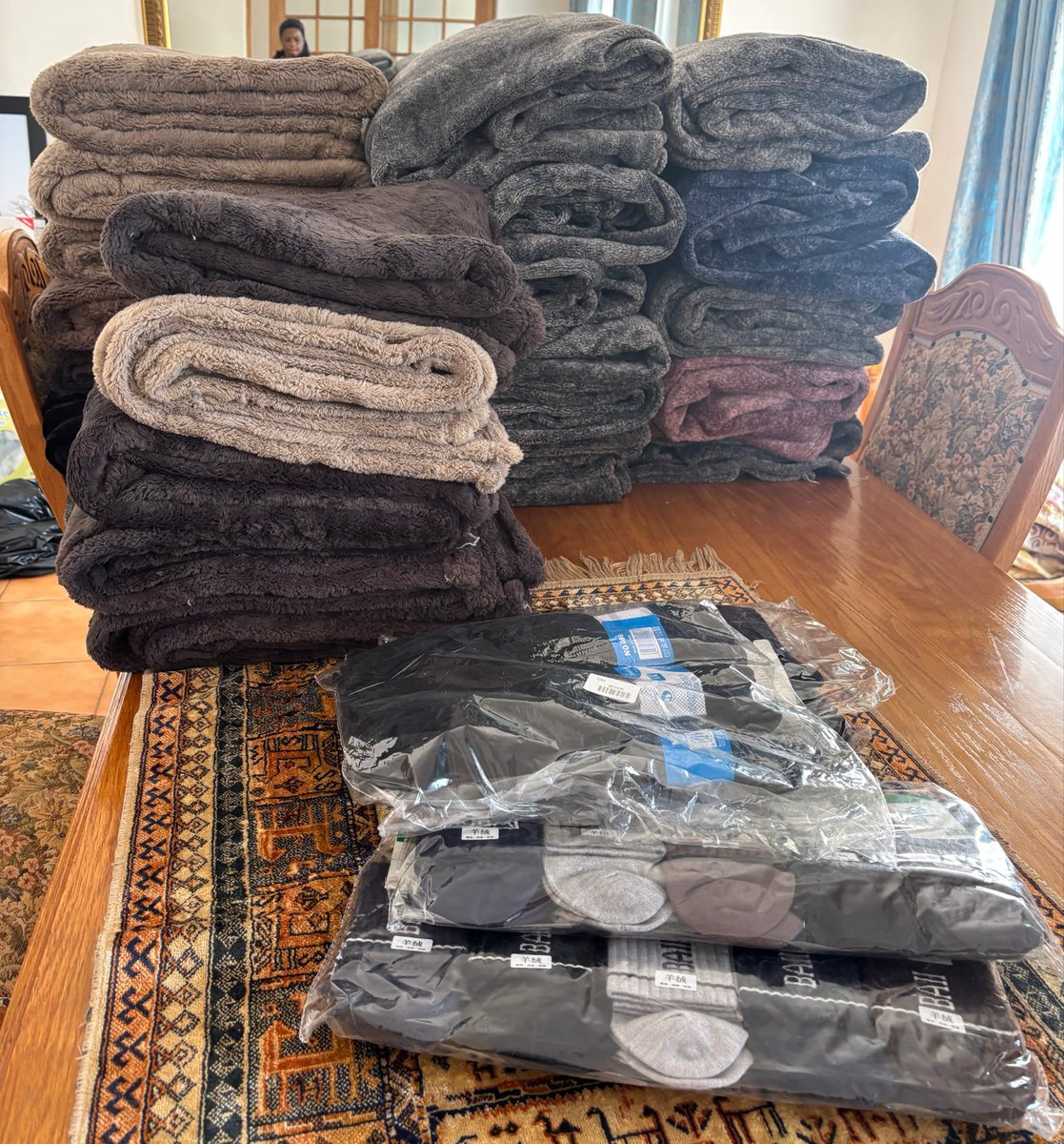 motlhom's tweet photo. This year I asked the girls to get me blankets etc instead of sending me madi. I managed to send a few blankets, socks, beanies etc to those in need before this cold night https://t.co/VOyTRWu0tB