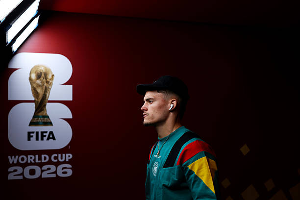 FlorianFocus's tweet photo. Klopp about Wirtz

"Wirtz gets fully into rhythm when he constantly gets the ball. It's important to involve him because that's when Flo can feel confident and comfortable on the pitch"

"He shouldn't drop back and get the ball from behind his own penalty area and expect him to start making plays, we have to find moments where we can use this position, because with his positioning he creates a lot of space for the players next to him, for the wing-backs, for everyone who can make runs into those spaces"