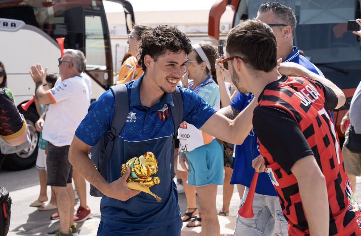 labamba_x's tweet photo. Hoy no ha podido ser, aún nos queda una última bala en casa con toda nuestra gente, no nos vamos a rendir!

@WanapixSala10 ⚽️💙🤍 https://t.co/SyI9SjGxp9