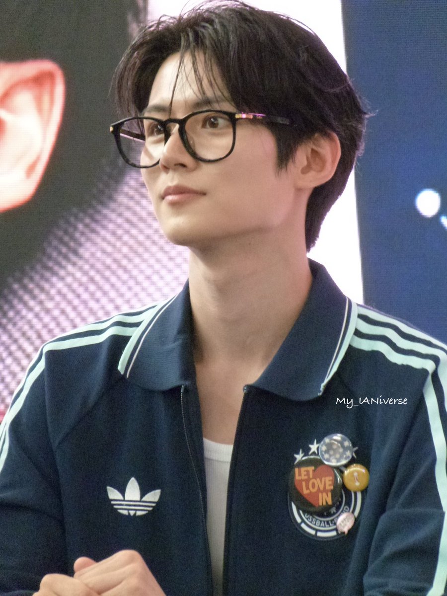 My_IANiverse's tweet photo. 2026.06.20 팬미팅 

넘넘 예뻐,, 안경 쓴 성철이 진짜 마음에 들어 🤍

#루네이트 #이안 #LUN8 #Ian https://t.co/dEQYSetSZD