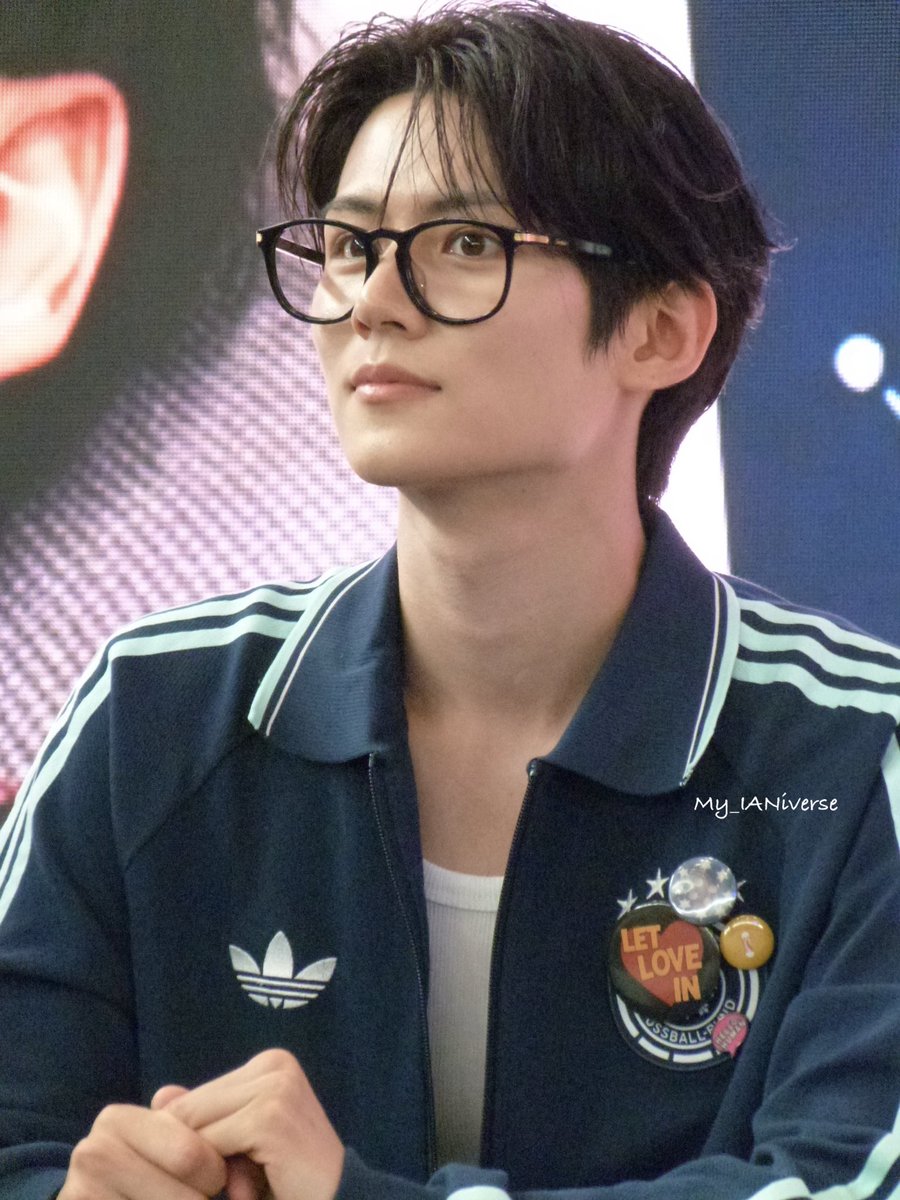 My_IANiverse's tweet photo. 2026.06.20 팬미팅 

넘넘 예뻐,, 안경 쓴 성철이 진짜 마음에 들어 🤍

#루네이트 #이안 #LUN8 #Ian https://t.co/dEQYSetSZD
