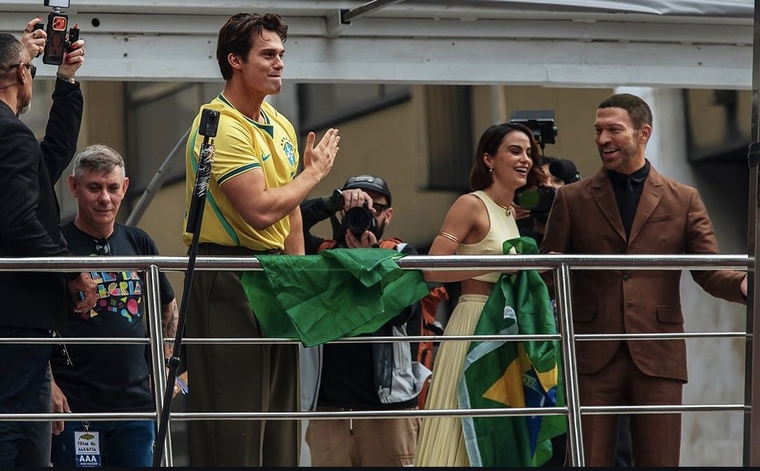 willesblue's tweet photo. - vieram para o Brasil e cantaram em um trio elétrico junto com o trem da alegria 
- camila ensinou o nicholas a falar vai catar coquinho
- nicholas postou um stories com a música She-Ra da xuxa 
- fizeram a trend do brasil com s https://t.co/HdAw7HDfOX