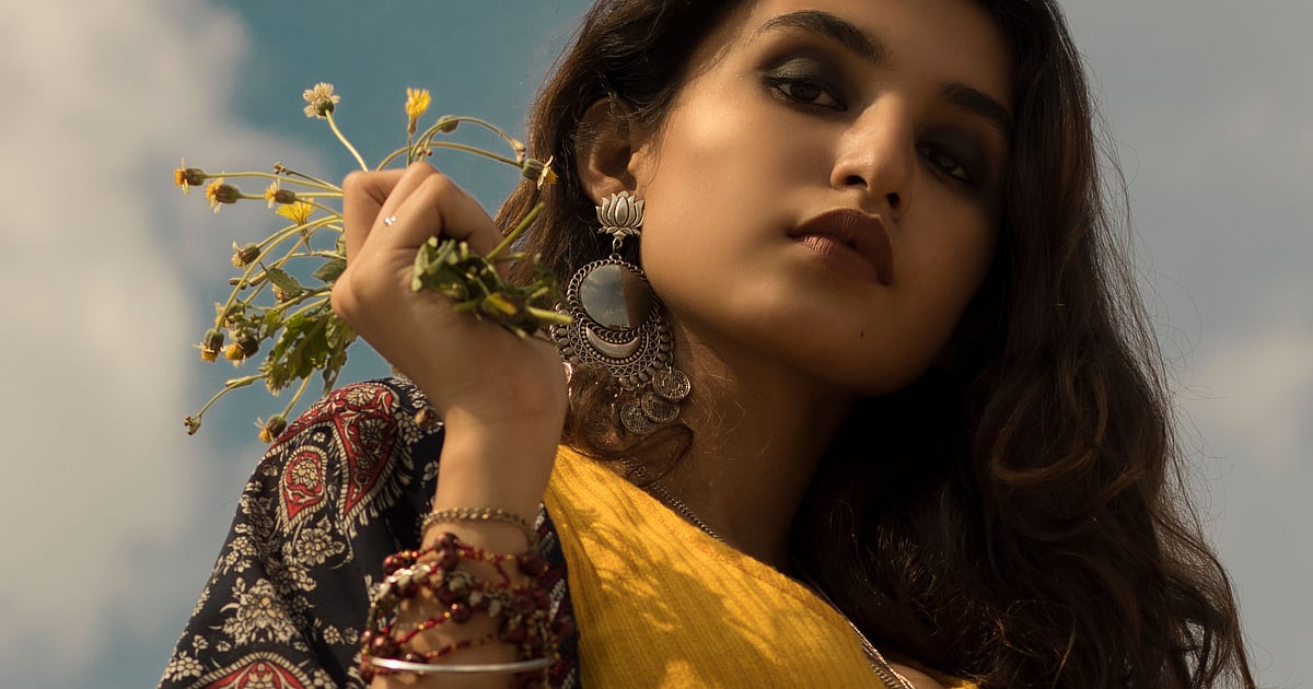 IndiaMub's tweet photo. Chatpata Couture: How Gen Z Is Spicing Up Indian Fashion: Chatpata is the latest buzzword taking over the Indian fashion world. Borrowing its name from the Hindi word chatpata — used to describe food that is tangy https://t.co/RxpgrG5Sl5 https://t.co/5glwl6FPZo