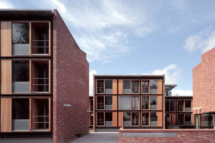 archistar1's tweet photo. "Student Housing at Saalepark". 2004
Hof 🇩🇪 Germania
#architects Bez+Kock Architekten 
#architecture https://t.co/fF8ElrSKmY
