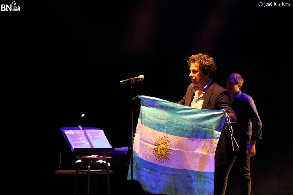 ArchivoCalamaro's tweet photo. “Mi bandera es la madera de cualquiera que escuche el tilín de su corazón”. https://t.co/TIPKSqsmQs