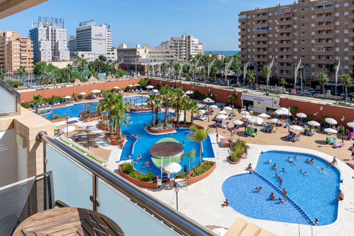 Apu_elrojo's tweet photo. Marina D'or   //   Prevarica D'or https://t.co/n9RMp3rz9r